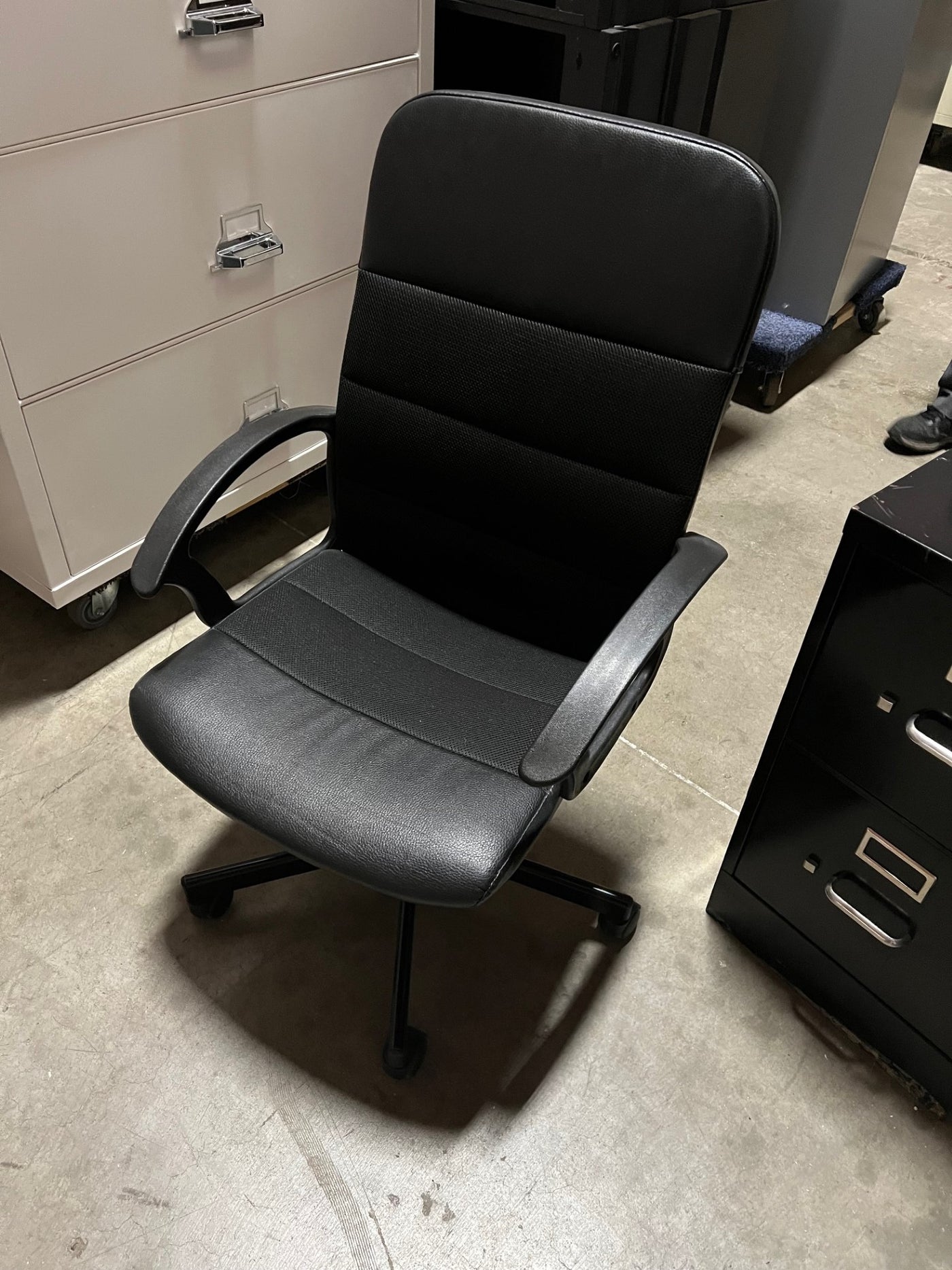 PRE-OWNED BUDGET CONFERENCE CHAIRS