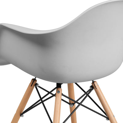 White Plastic/wood Chair