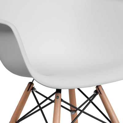 White Plastic/wood Chair