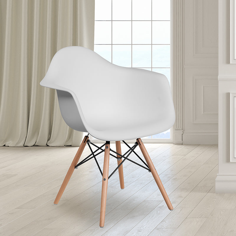 White Plastic/wood Chair