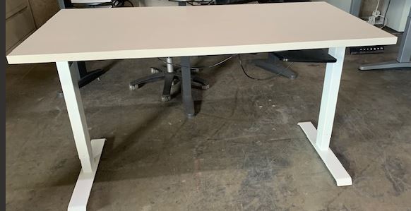 PRE-OWNED HAT HEIGHT ADJUSTABLE DESKS