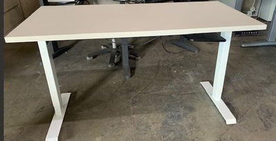 PRE-OWNED HAT HEIGHT ADJUSTABLE DESKS