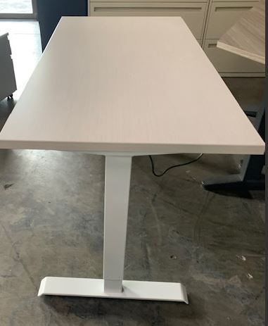 PRE-OWNED HAT HEIGHT ADJUSTABLE DESKS