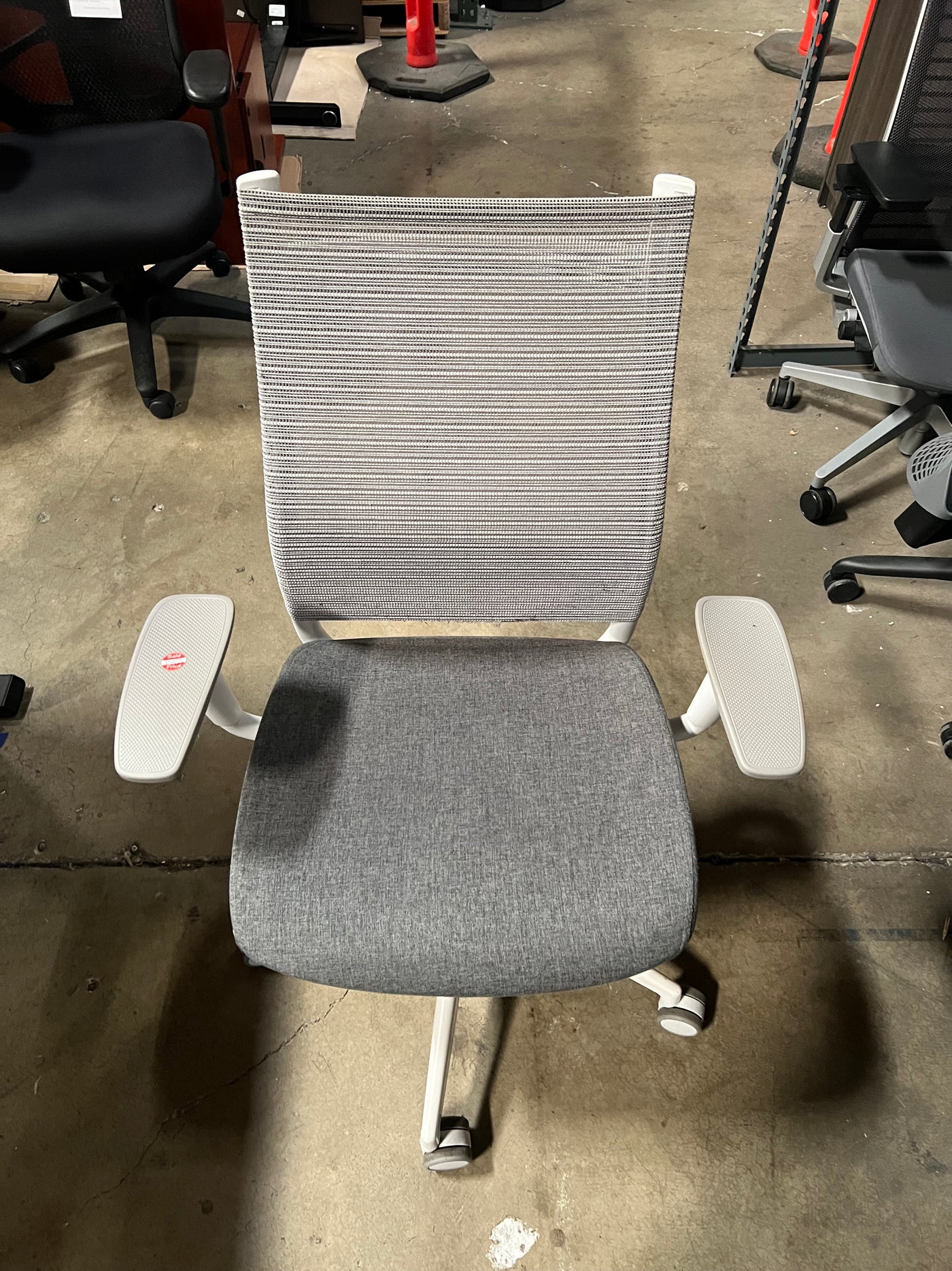 PRE-OWNED SIT ON IT WIT TASK CHAIR