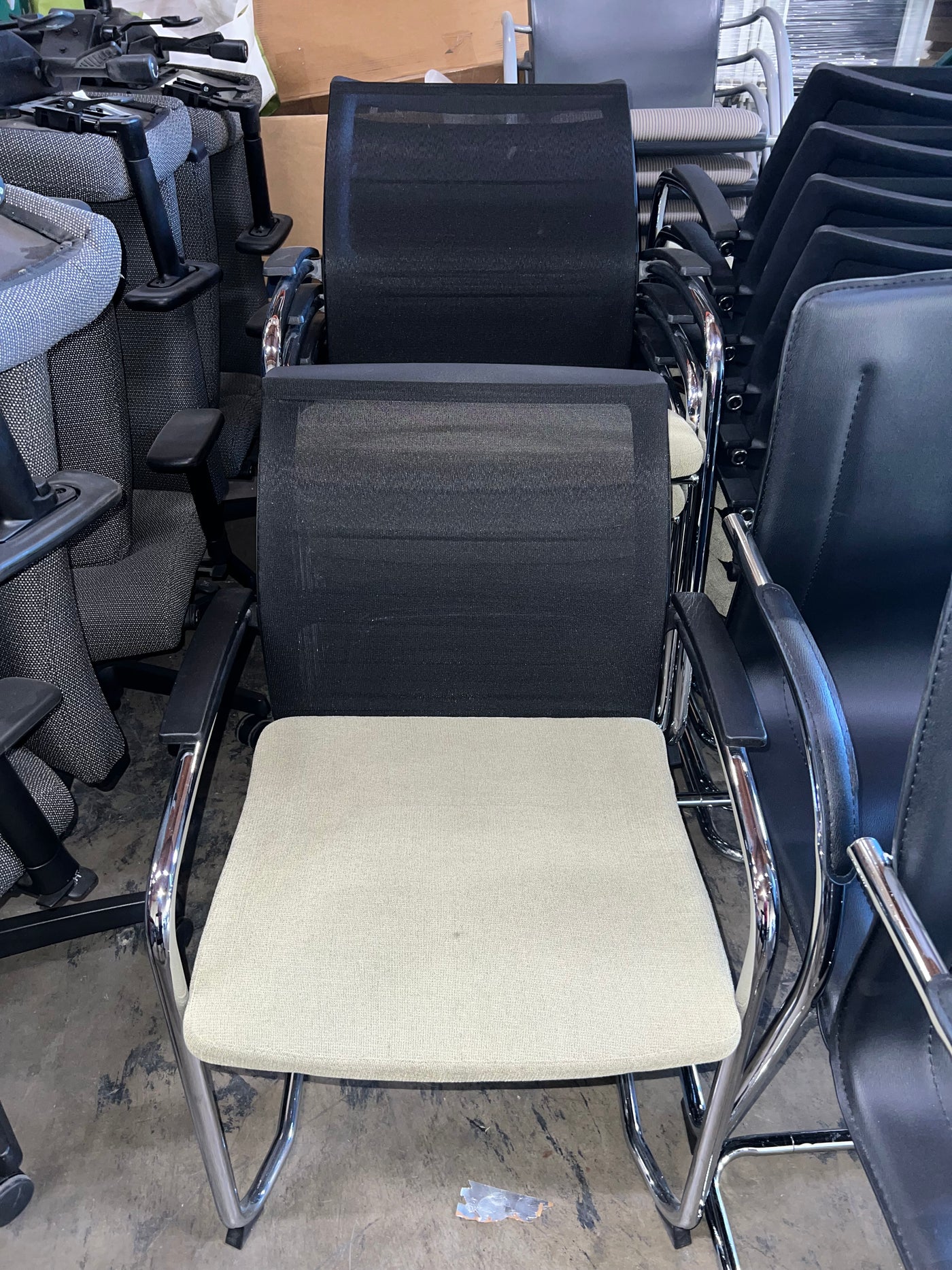 PRE OWNED KNOLL GUEST CHAIR