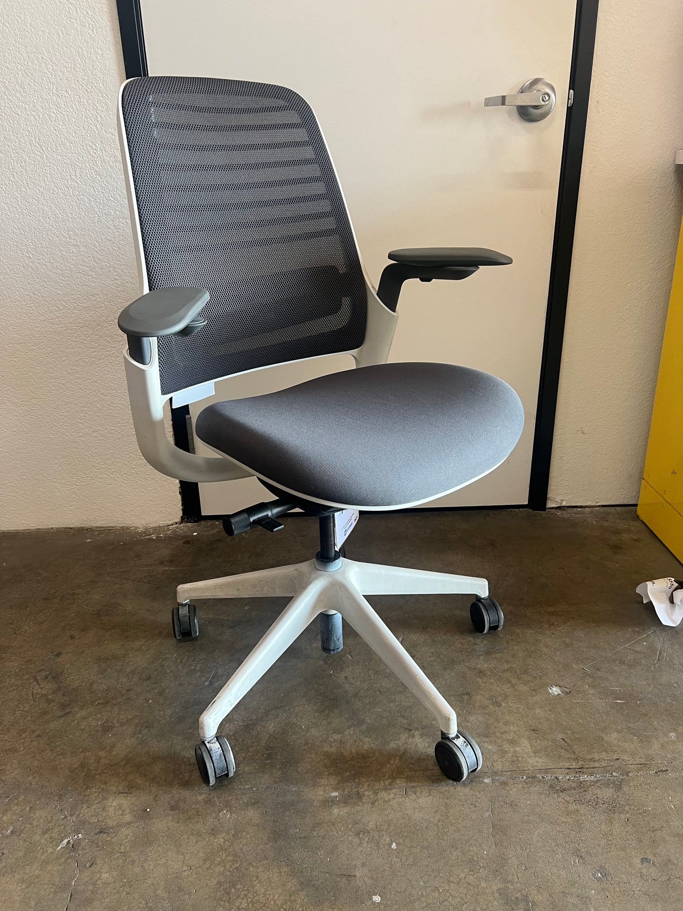 Pre owned Steelcase Series 1 - Office Furniture - Grey