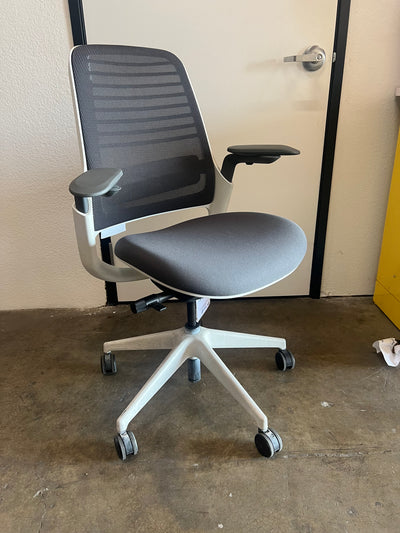 Pre owned Steelcase Series 1 - Office Furniture - Grey