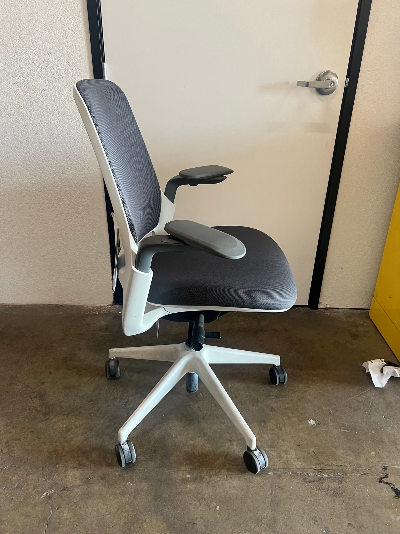 Pre owned Steelcase Series 1 - Office Furniture - Grey
