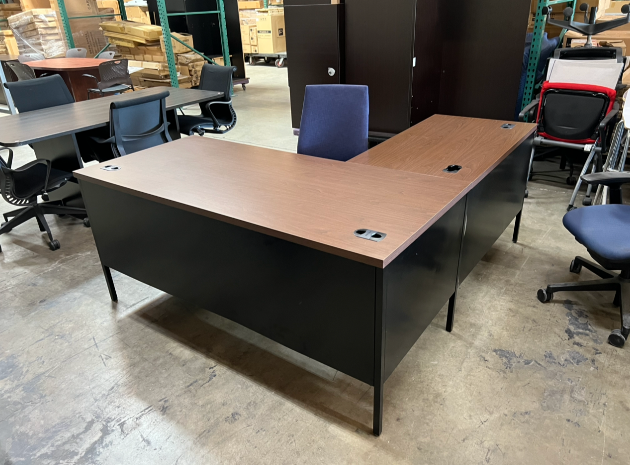 PRE OWNED HON 66 X 72 L SHAPED DESK