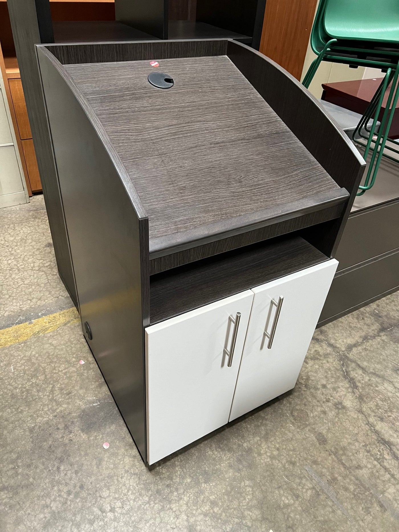 PRE-OWNED DESKMAKERS LECTERN