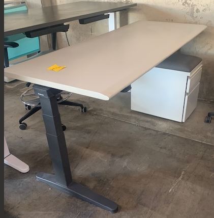 PRE-OWNED STEELCASE HEIGHT ADJUSTABLE DESK