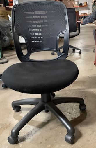 PRE-OWNED ARMLESS TASK CHAIR