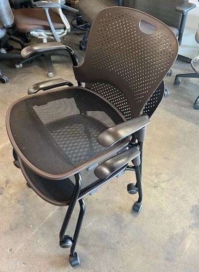 PRE-OWNED HERMAN MILLER CAPER CHAIR