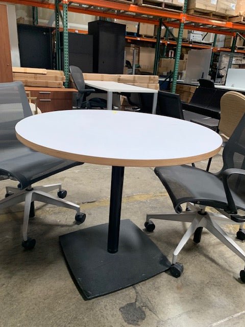 PRE-OWNED WHITE ROUND TABLE