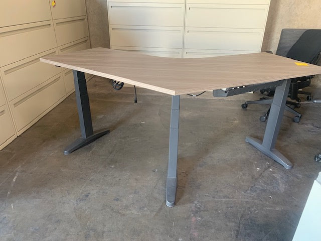 PRE-OWNED STEELCASE 90 DEGREE HEIGHT ADJUSTABLE DESK