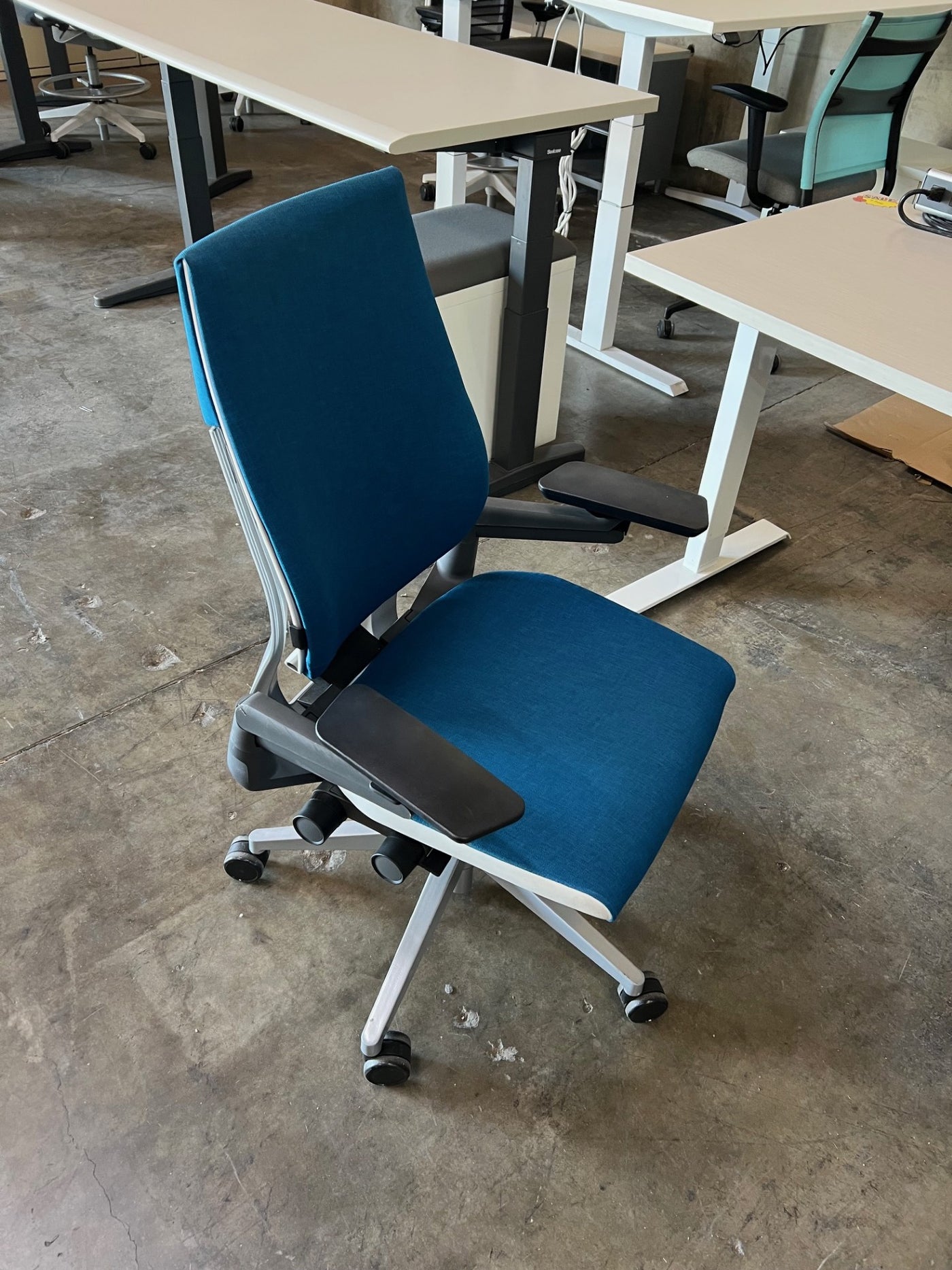 PRE-OWNED STEELCASE GESTURE AQUA & GREY