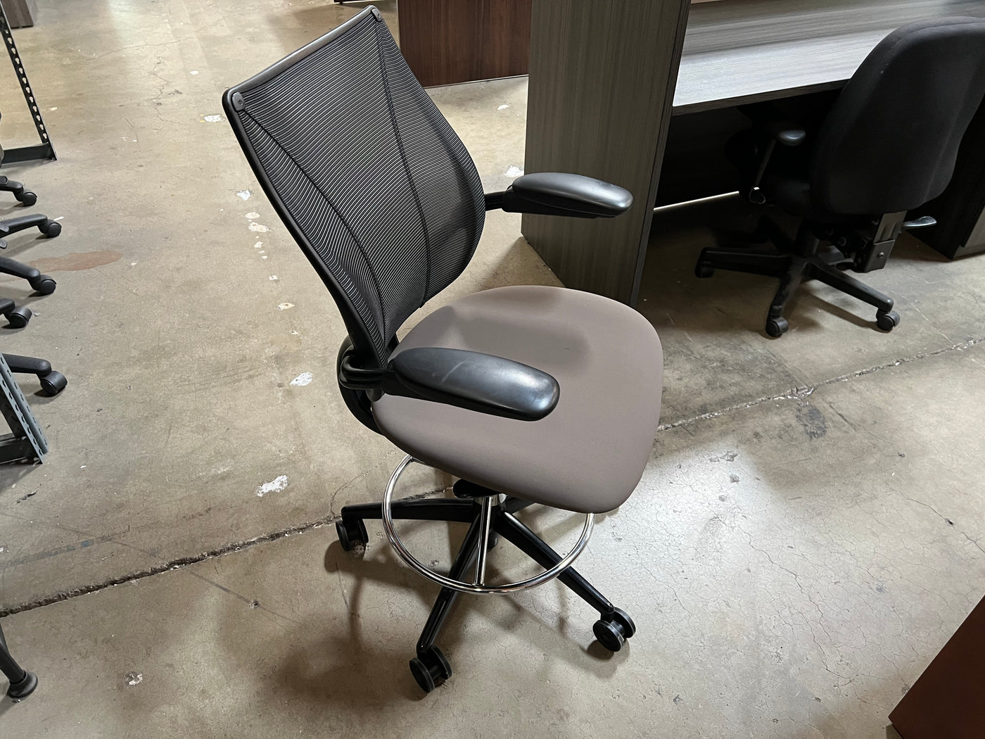 SEVERAL PRE-OWNED HUMANSCALE LIBERTY TASK AND DRAFTING CHAIRS - Miramar Office
