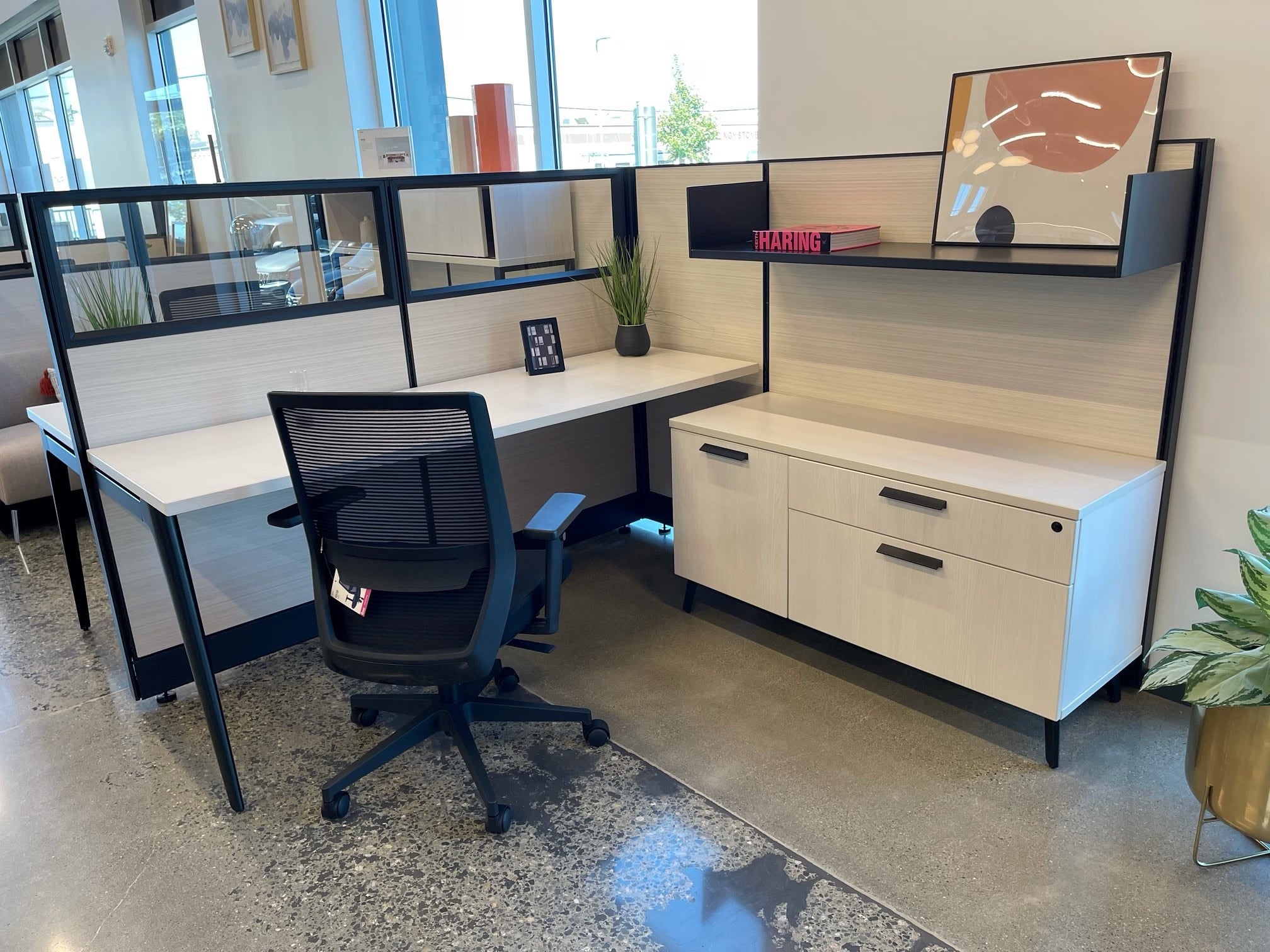 Friant Novo workstation with overhead hutch and storage